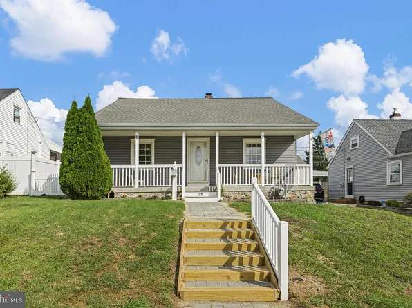 29 Green Ln, Aston, PA 19014