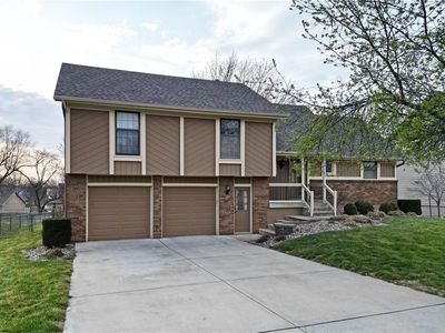 216 Johnston Pkwy, Raymore, MO, 64083