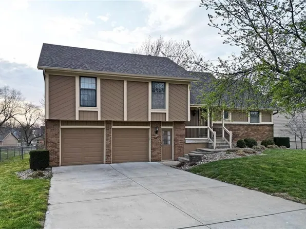 216 Johnston Pkwy, Raymore, MO 64083