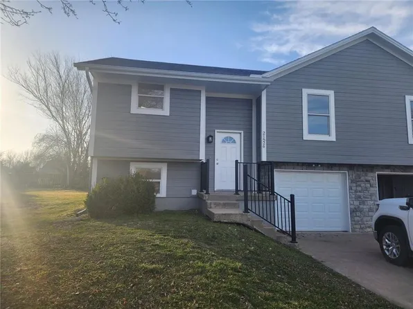 21526 S Soryl Ave, Peculiar, MO 64078