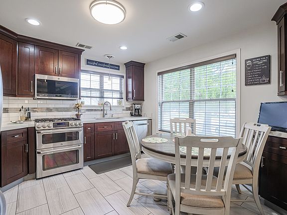 5th image of 290 Sheffield Dr #290