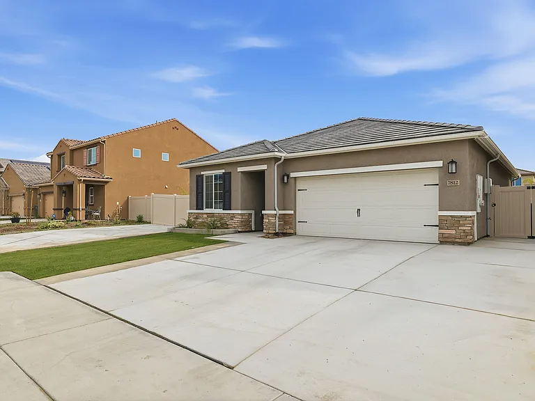 7812 Strawberry Ln — Photo 2