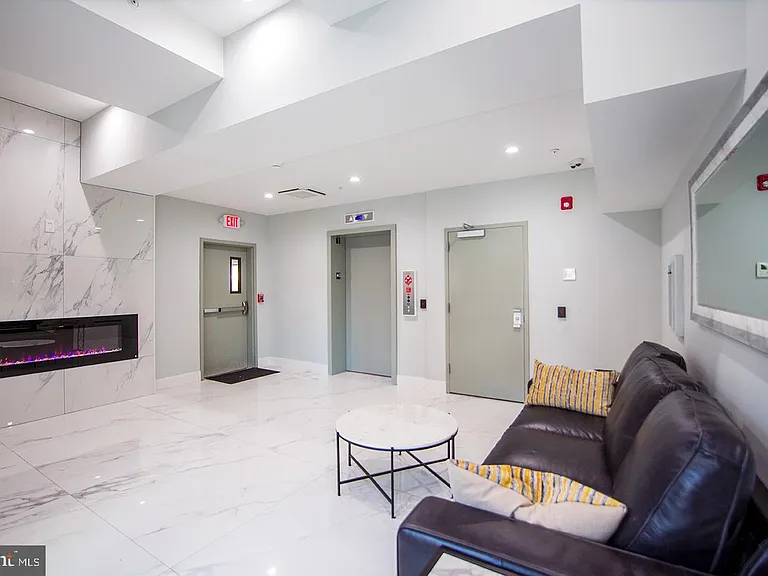 526 Brown St #503 — Photo 14