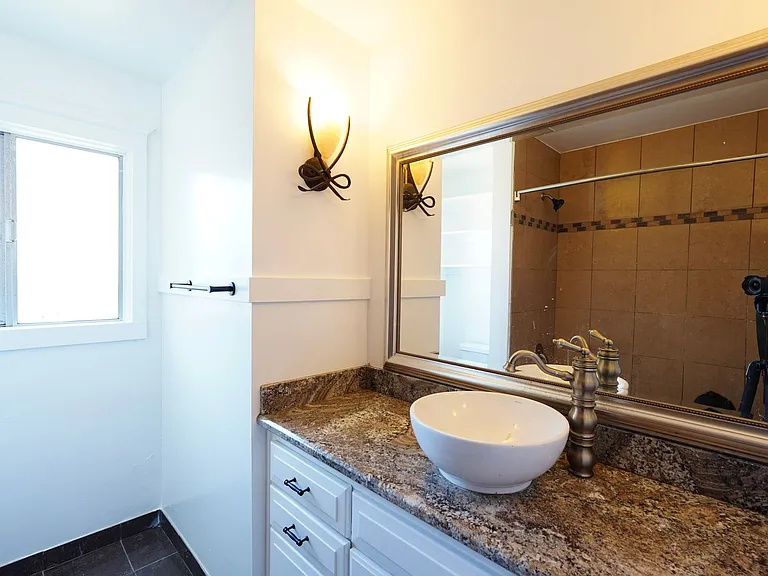 719 Esther Way — Photo 18