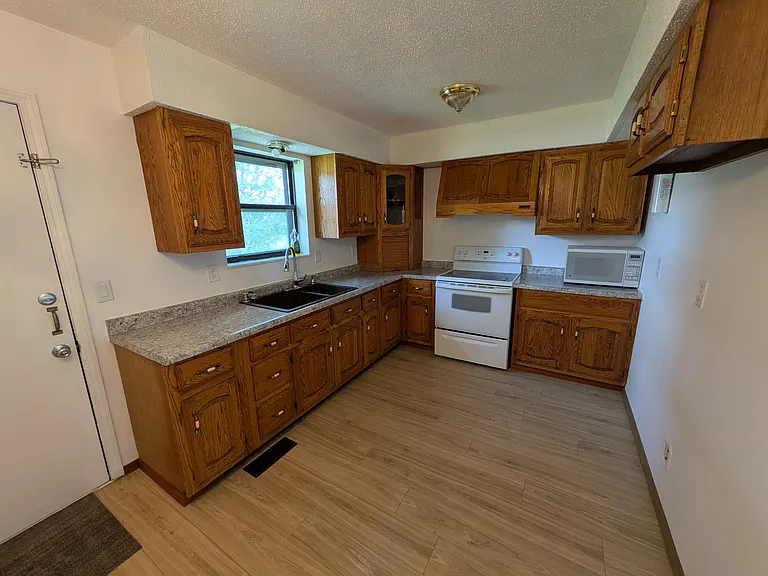 2043 Brentwood Rd — Photo 2