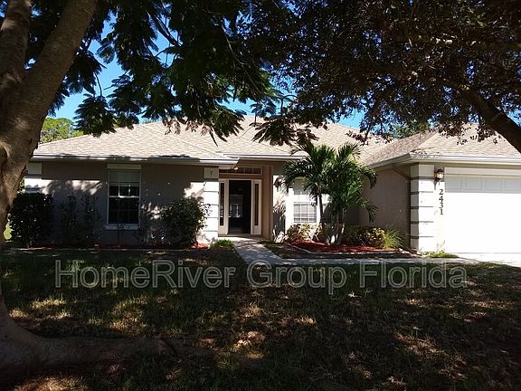 3rd image of 2431 SE Gilbert Ave