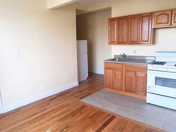 2nd image of 1937 Daly Ave APT 45