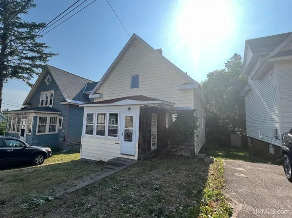 1104 Cottage Row, Hancock, MI 49930