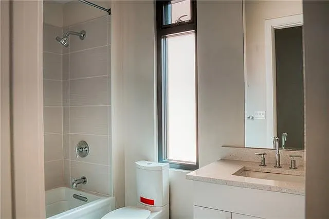 749 Baronne St #300 — Photo 20