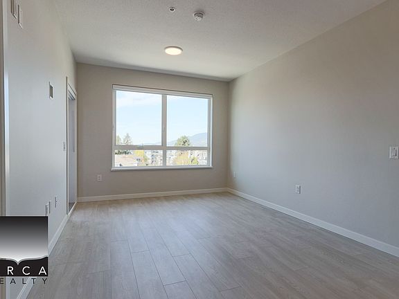 4th image of 110 E 17th St #406
