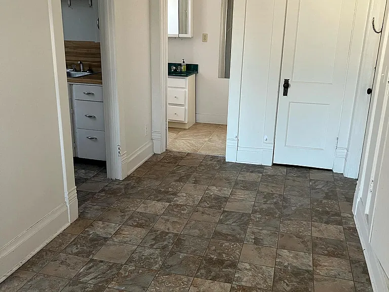 105 E High St #4 — Photo 2