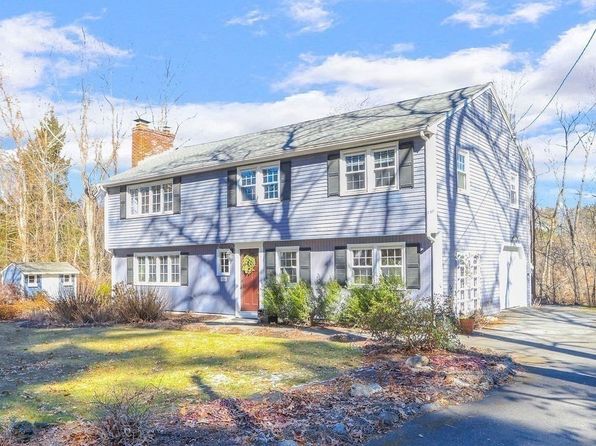 36 Meadowbrook Rd, Bedford, MA 01730