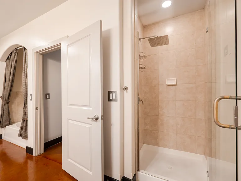 840 Green St #121 — Photo 17