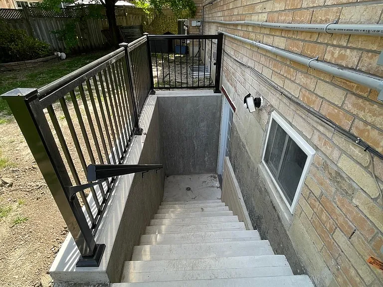63 Treeline Blvd — Photo 3