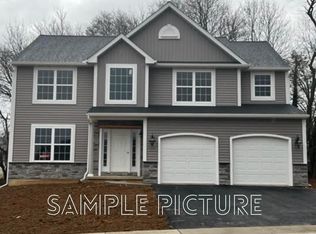 1016 River Crest Dr #9, Reading, PA 19605