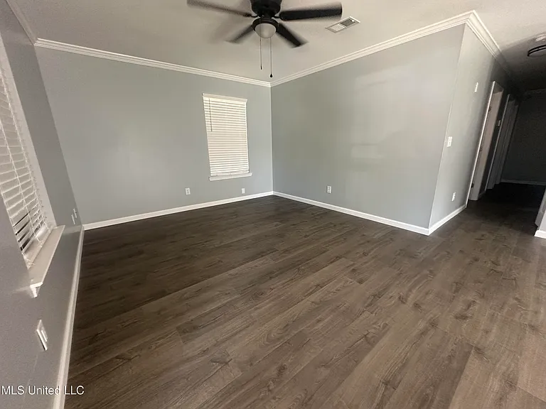 1113 Beach Ave — Photo 3