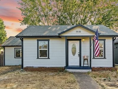 954 Elm St, Junction City, OR, 97448