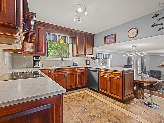 5th image of 15 Archibald Dr