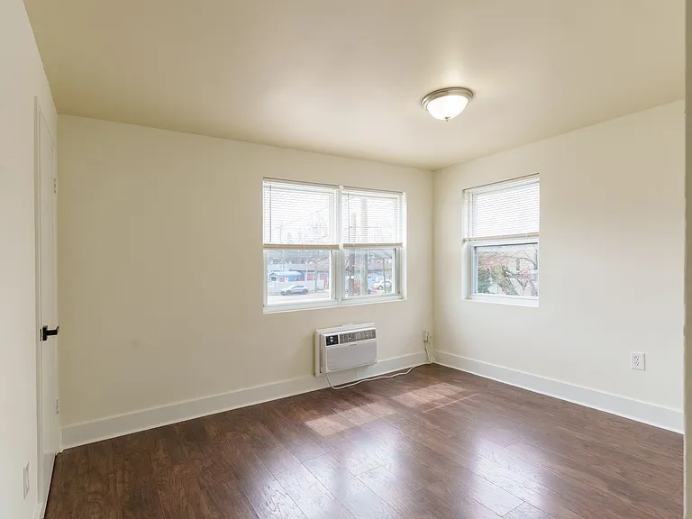 Moorestown Oaks — Photo 14