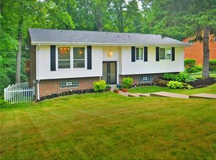 29 Bel Aire Dr, Delmont, PA