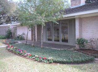 6135 Meadow Lake Ln, Houston, TX 77057