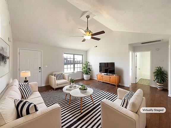 3rd image of 3023 Cliffside Dr