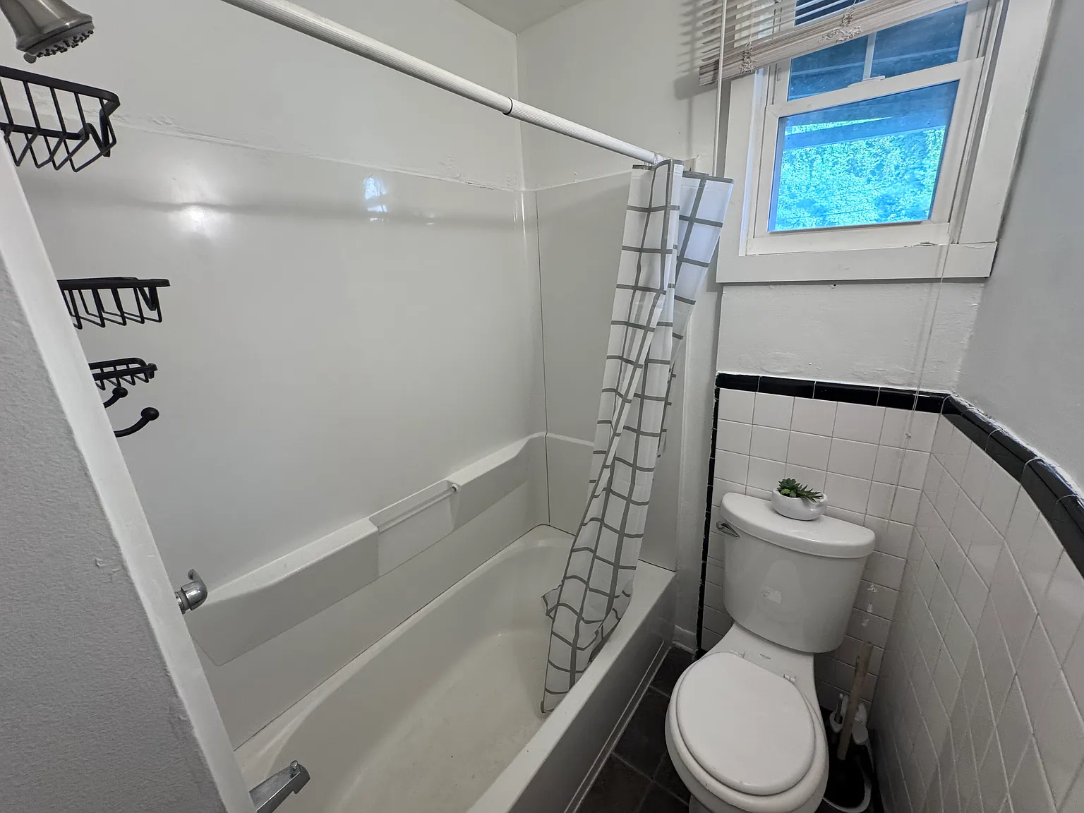 3 bed, $1,850 — Photo 4