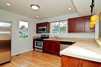 1st image of 207 E Willow Dr