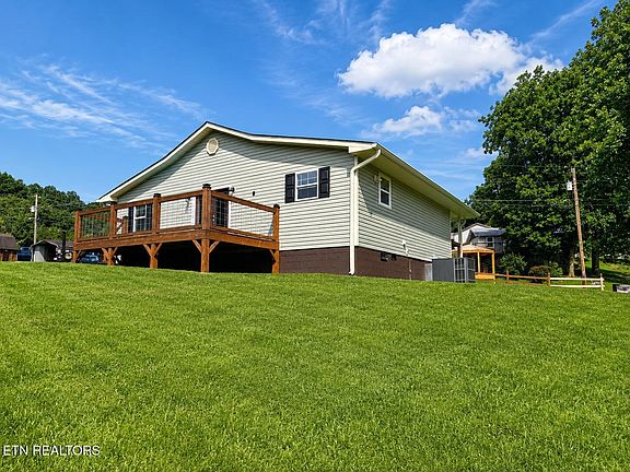 2nd image of 121 Willow Creek Rd