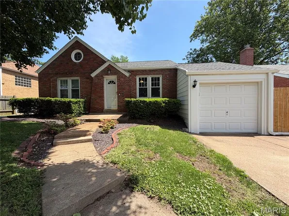 8042 Mackenzie Rd, Saint Louis, MO 63123