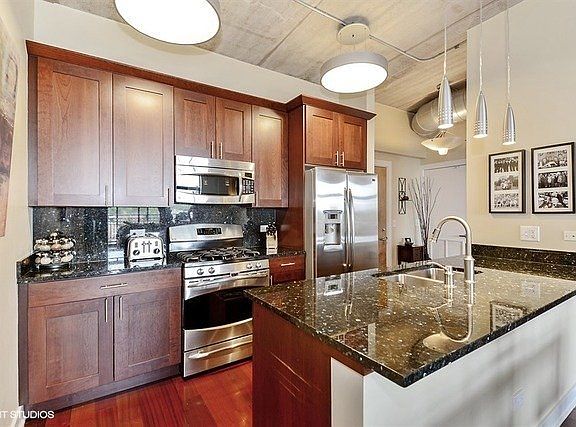 3rd image of 3245 N Ashland Ave APT 5E