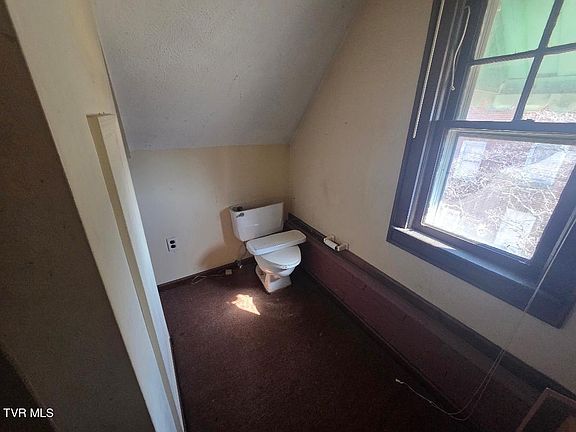 5th image of 605 Haynes St