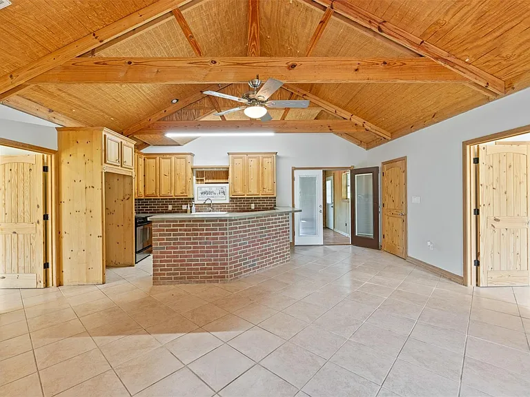714 Shawnee Dr — Photo 10