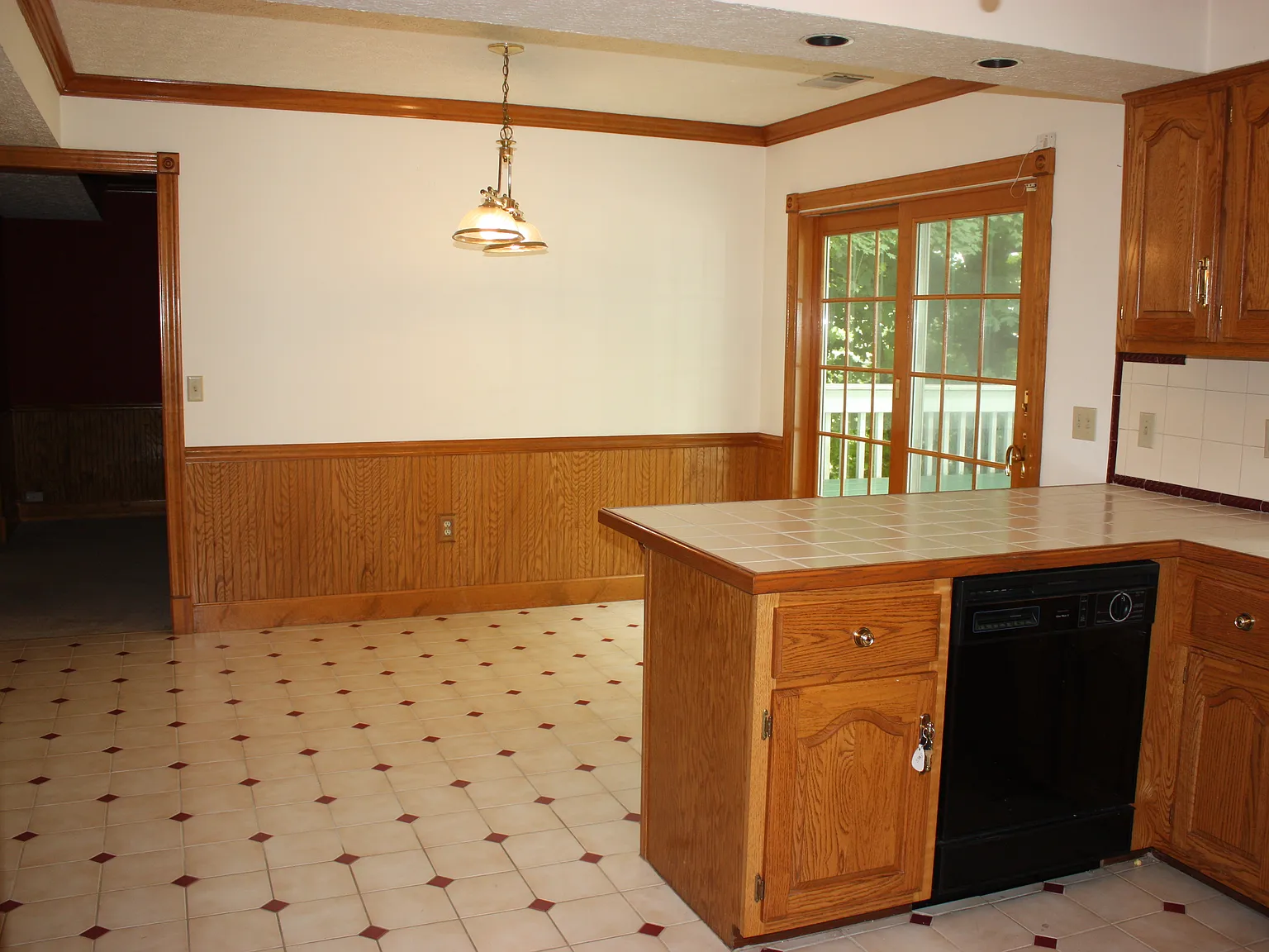 3 bed, 3528 sqft, $1,975 — Photo 4