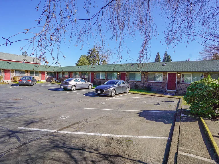 470 SE 12th Ave #5 — Photo 19
