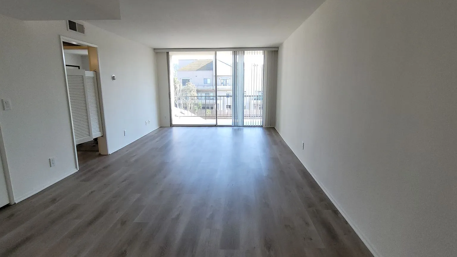4513 Woodman Ave. — Photo 3