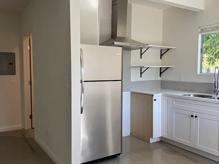 411 E Randolph St #B — Photo 5