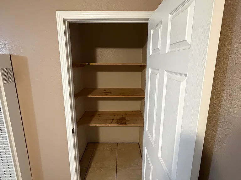354 S Ferris Ave — Photo 4