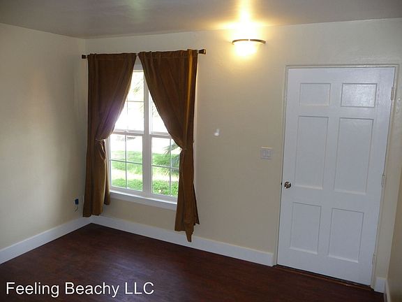 2nd image of 4985 Narragansett Ave