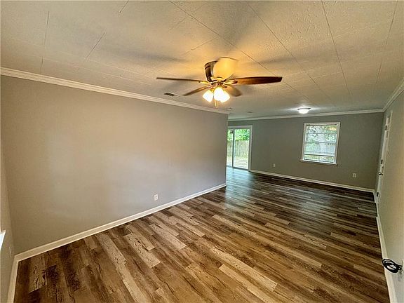 5th image of 466 Pinehill Dr