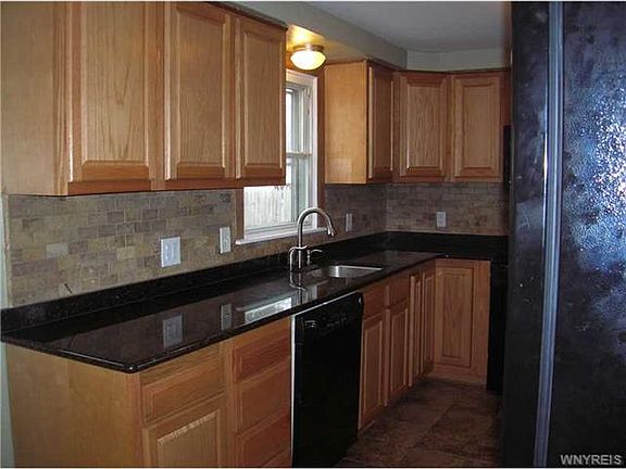 3rd image of 47 Calvin Ct N