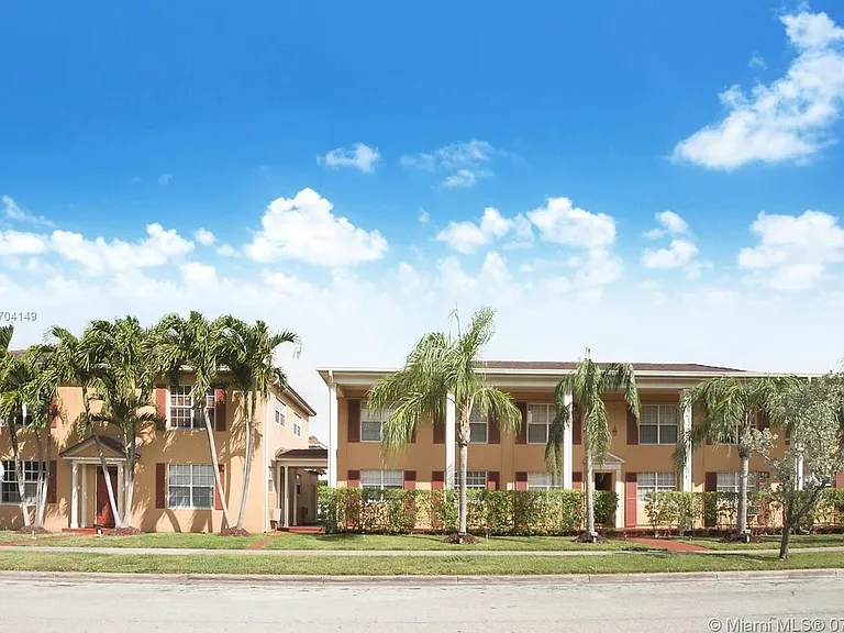 ENJOY LIVING AT 33 SALAMANCA AVENUE, IN THE HEART OF CORAL GABLES