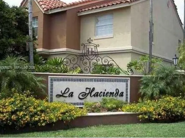 18304 NW 68th Ave APT M, Hialeah, FL 33015