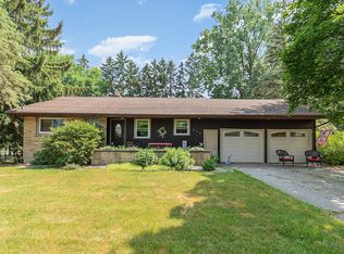 915 Falkirk Rd, Alma, MI 48801