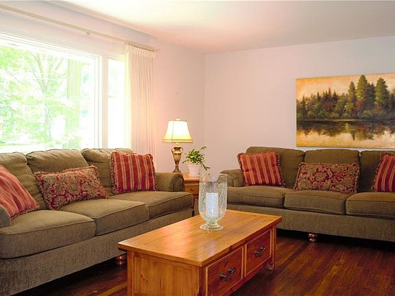 4th image of 3581 Edgewood Dr