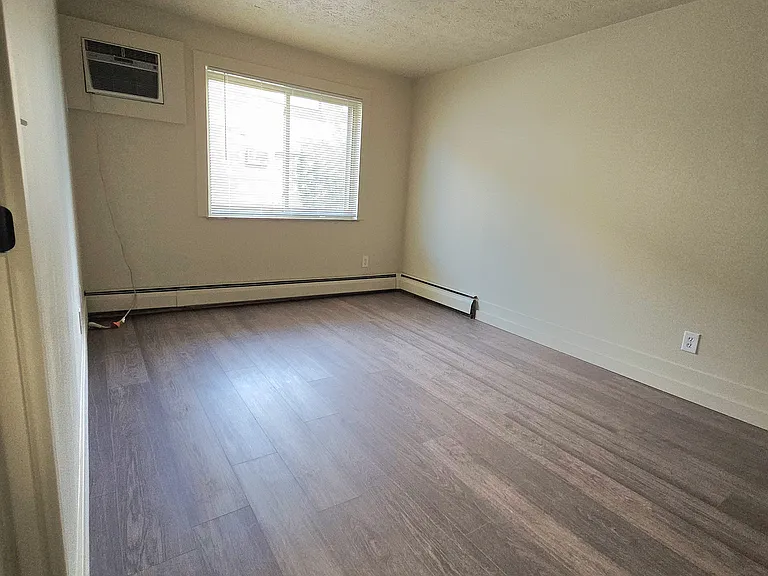 3624 Westwood Northern Blvd — Photo 5