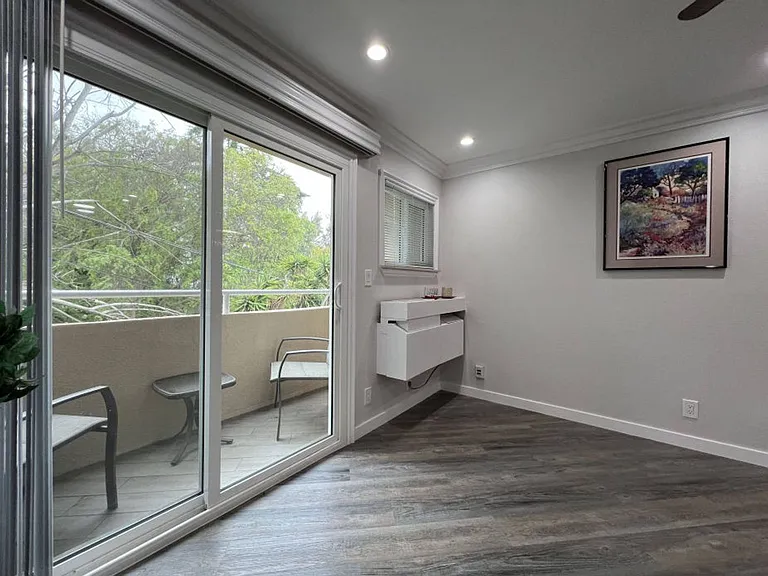 Carmel Heights Apts — Photo 33