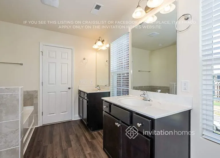 9823 Maywine Cir — Photo 16