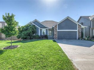 323 SE Highland Park Dr, Lees Summit, MO 64063