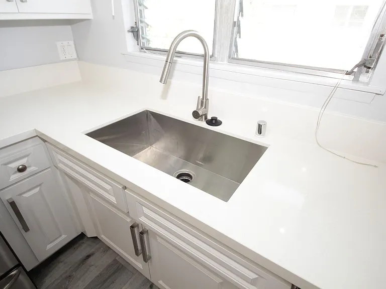 The Royalton Apartments — Photo 6